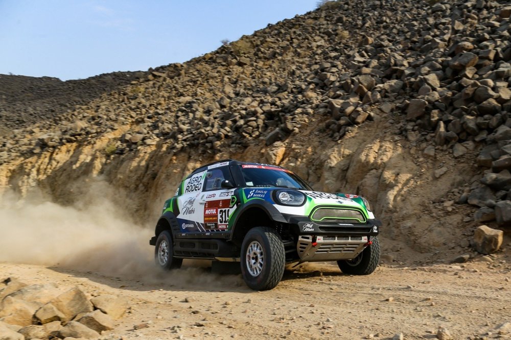 The first stage of the 2020 Dakar: The flames of war ignited, Alonso finished 11th in his debut