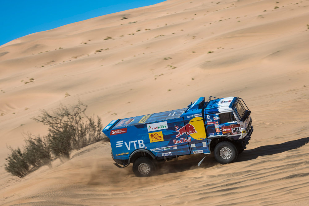 The first stage of the 2020 Dakar: The flames of war ignited, Alonso finished 11th in his debut