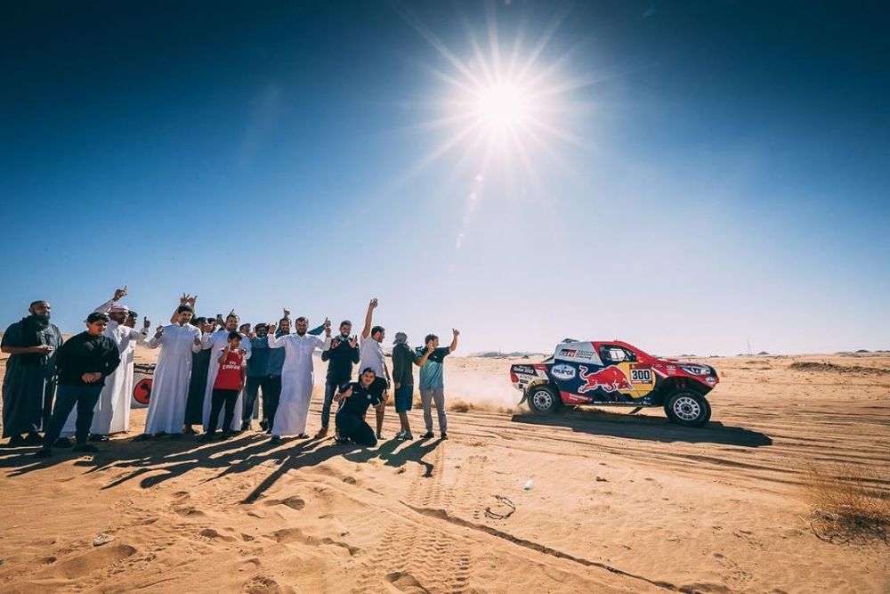 The first stage of the 2020 Dakar: The flames of war ignited, Alonso finished 11th in his debut