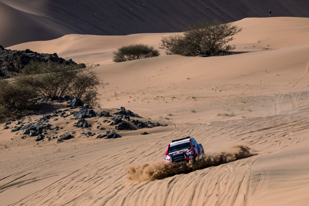 The first stage of the 2020 Dakar: The flames of war ignited, Alonso finished 11th in his debut