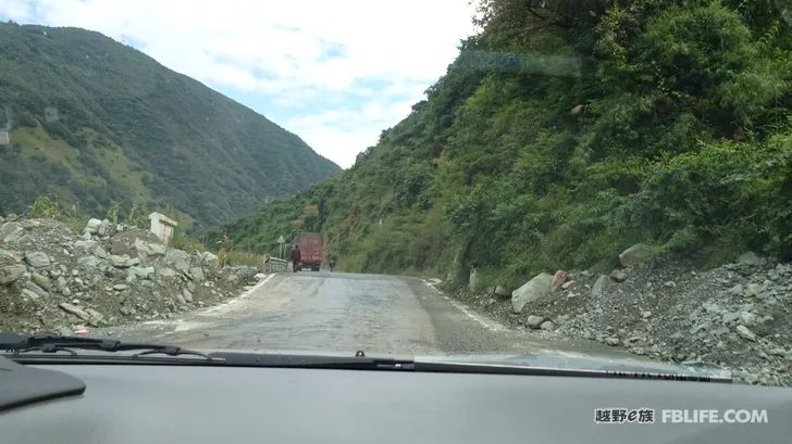 The mountains and rivers are beautiful, and the Yi-Tibet Corridor is on the way!