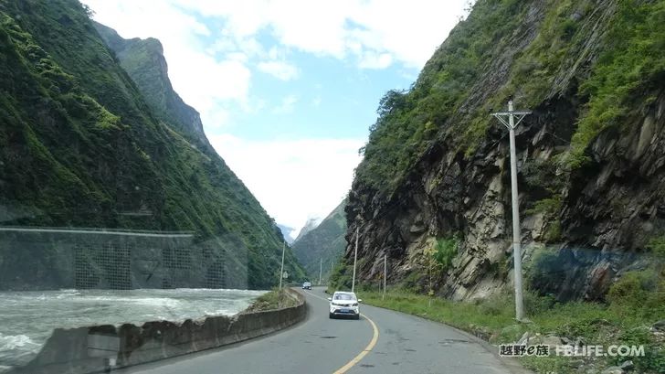 The mountains and rivers are beautiful, and the Yi-Tibet Corridor is on the way!