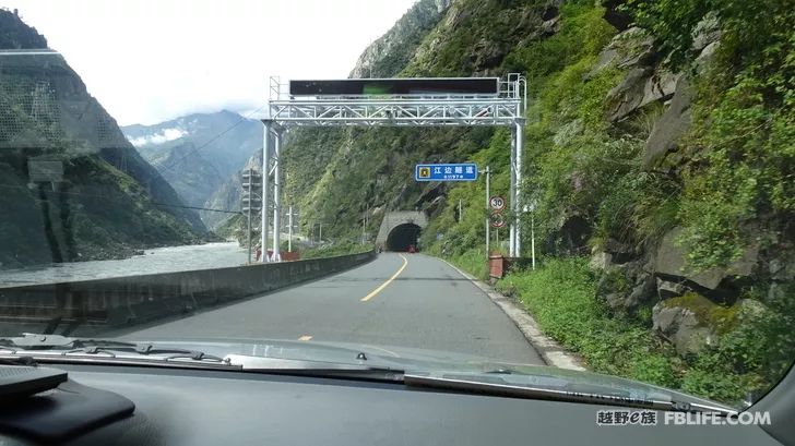 The mountains and rivers are beautiful, and the Yi-Tibet Corridor is on the way!