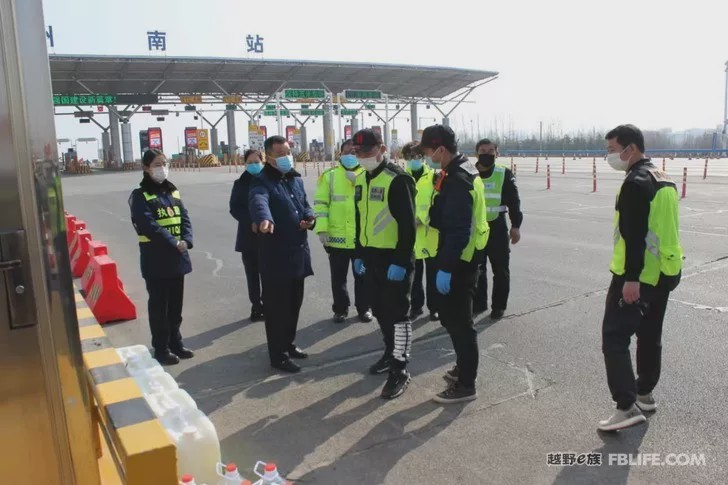 When the country is in trouble, everyone is responsible! Support the front line, start with me! The love of the Zhengzhou team is in action