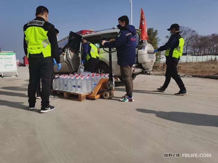 When the country is in trouble, everyone is responsible! Support the front line, start with me! The love of the Zhengzhou team is in action