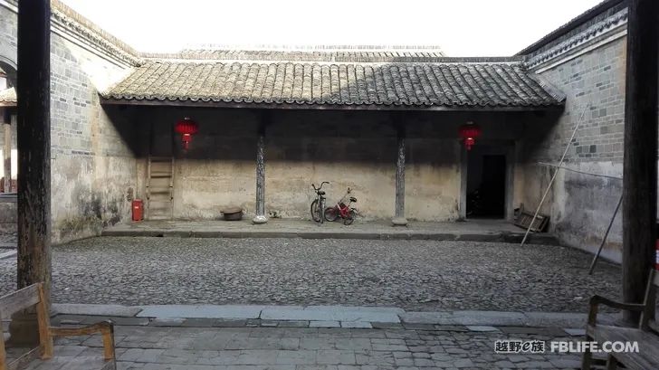 New release of old films in Jiangxi Ganzhou Longnan Guanxi Wai House