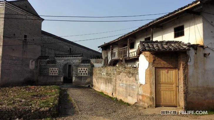 New release of old films in Jiangxi Ganzhou Longnan Guanxi Wai House