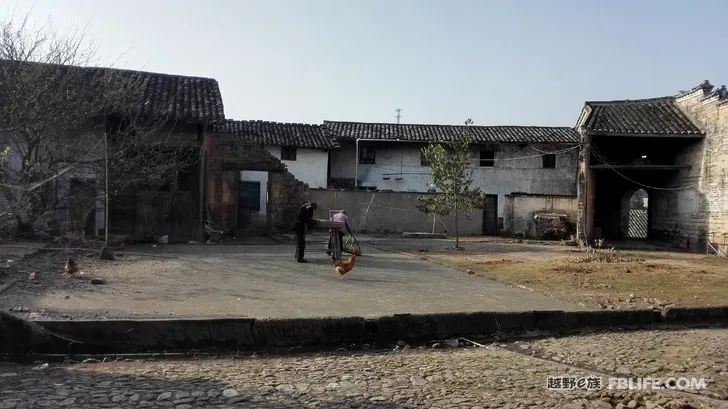 New release of old films in Jiangxi Ganzhou Longnan Guanxi Wai House