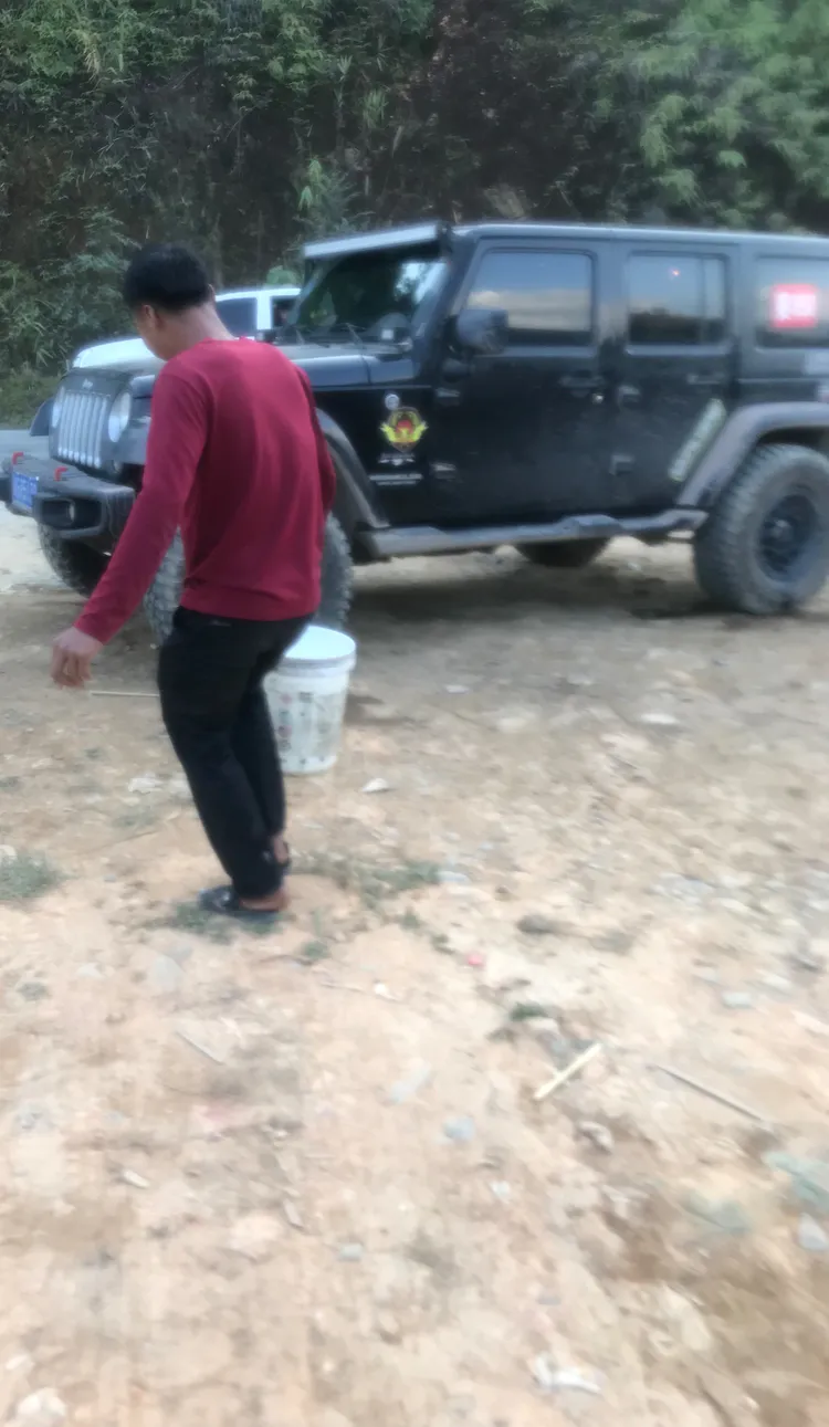 Henger, a Chinese women's caravan, crossed Laos with one car and one person to reach Siqianmei Island