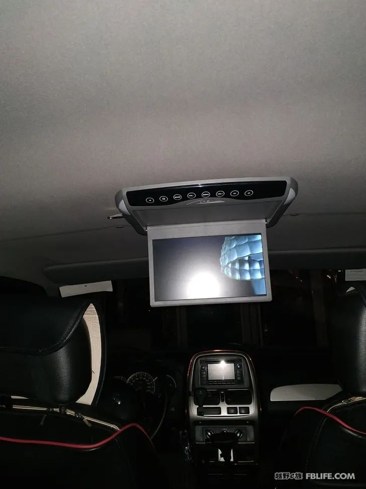 Paladin is installing car TV under construction