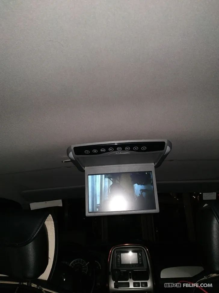 Paladin is installing car TV under construction