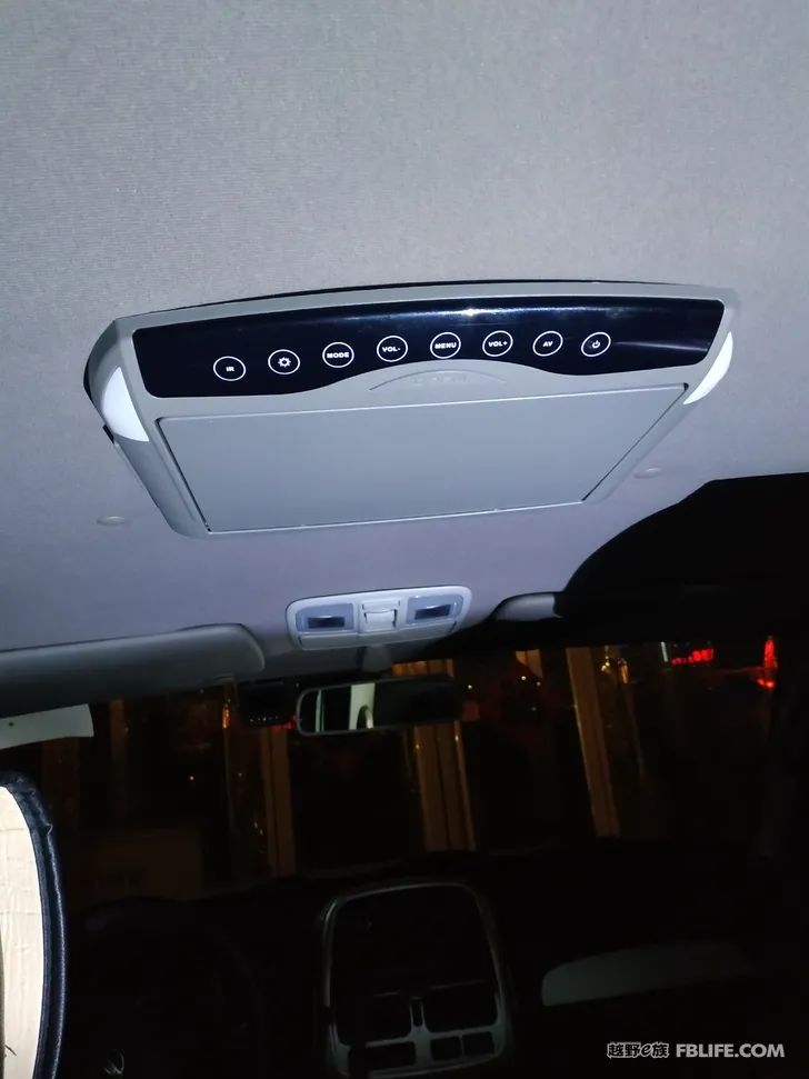 Paladin is installing car TV under construction