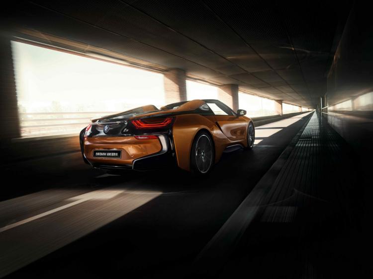 BMW i8 Launches Polar Night Meteor Limited Edition and Joy Plus Plan, Upgrades Electric Driving Fun