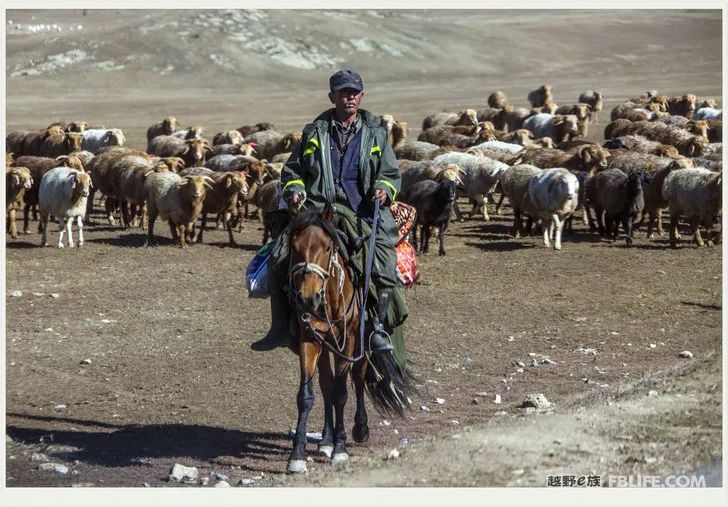 Grandpa's photography caravan, photoshoot in Xinjiang!