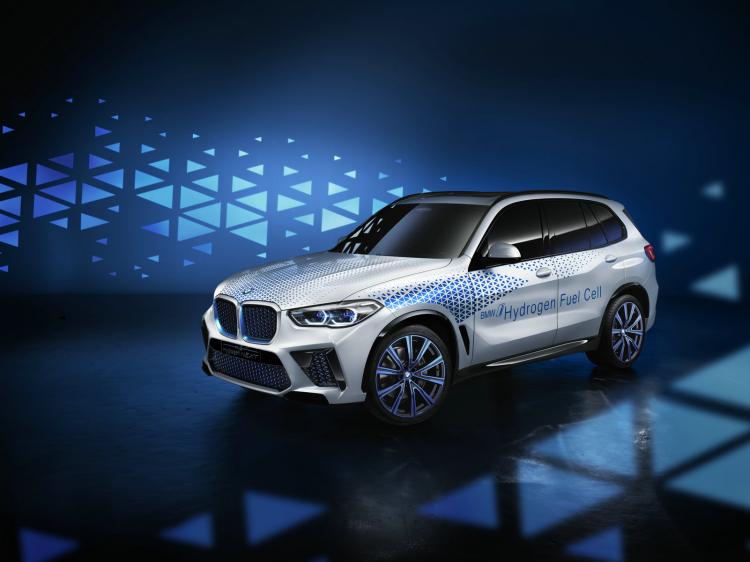 BMW unveils BMW i Hydrogen NEXT hydrogen fuel cell technology