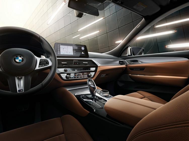 BMW 6 Series GT embarks on a journey of rejuvenation, enjoying a new and beautiful environment