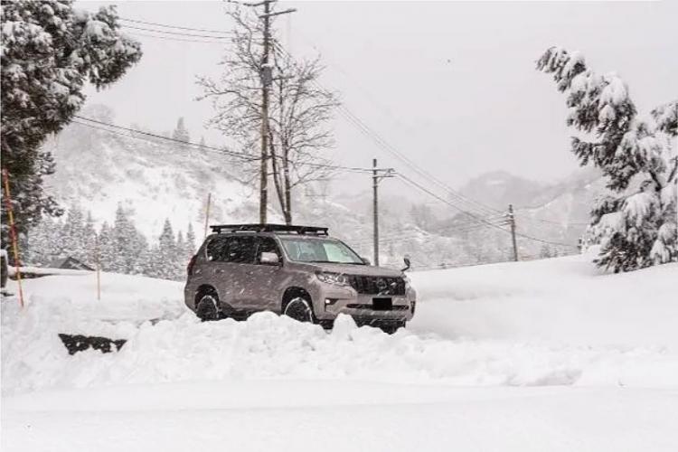 Discussion on Several Precautions for Toyota Prado Driving in Snow