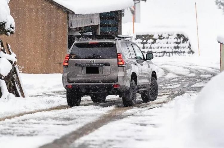 Discussion on Several Precautions for Toyota Prado Driving in Snow