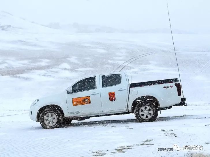 Shandong Dongying Team Wengniute desert crossing encounters heavy snow