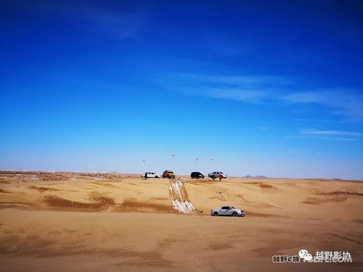 Shandong Dongying Team Wengniute desert crossing encounters heavy snow