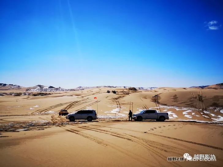 Shandong Dongying Team Wengniute desert crossing encounters heavy snow