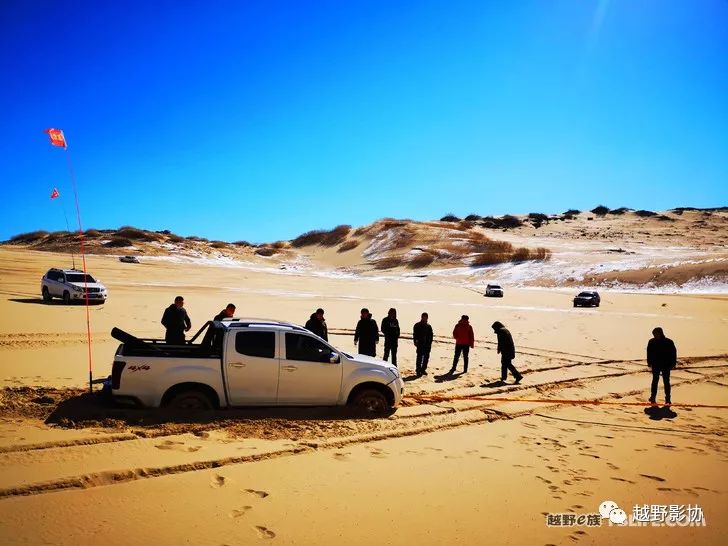 Shandong Dongying Team Wengniute desert crossing encounters heavy snow