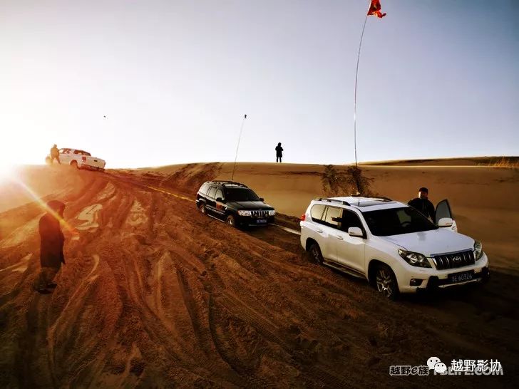 Shandong Dongying Team Wengniute desert crossing encounters heavy snow