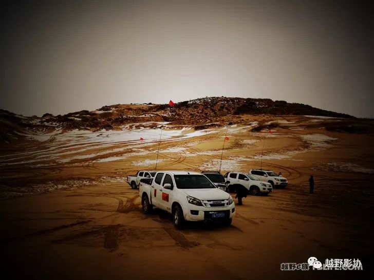 Shandong Dongying Team Wengniute desert crossing encounters heavy snow