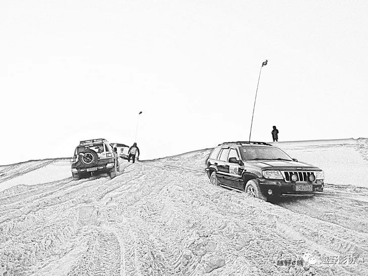 Shandong Dongying Team Wengniute desert crossing encounters heavy snow