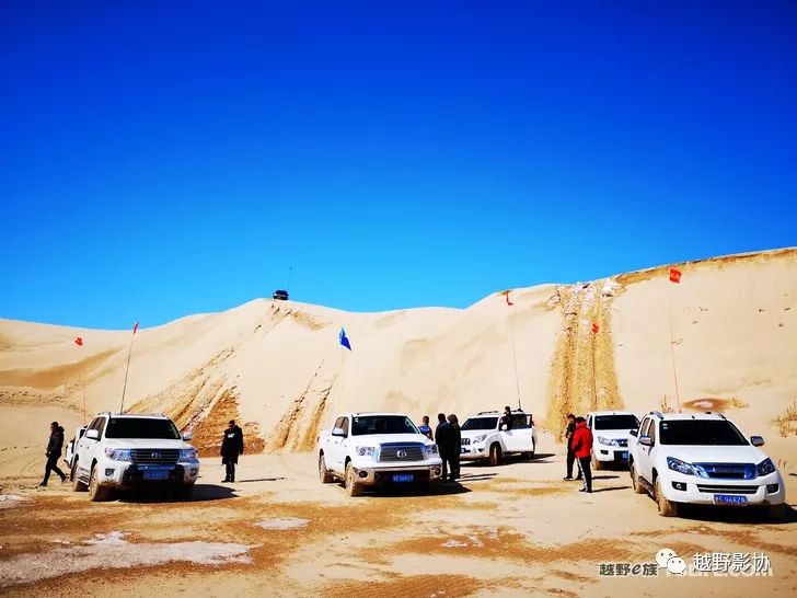 Shandong Dongying Team Wengniute desert crossing encounters heavy snow