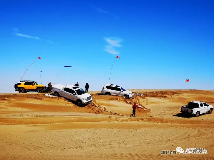 Shandong Dongying Team Wengniute desert crossing encounters heavy snow