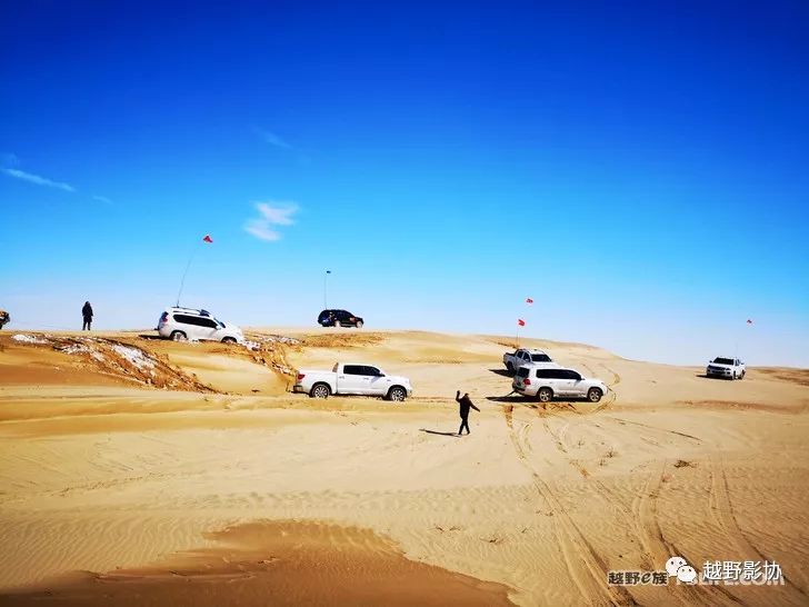 Shandong Dongying Team Wengniute desert crossing encounters heavy snow