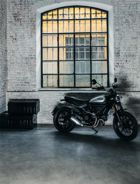 The suggested retail price is 95,000 yuan, and the new Ducati Ziyouzhi Dark Night Edition is officially launched