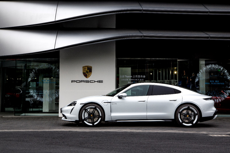 Porsche's new retail concept - 