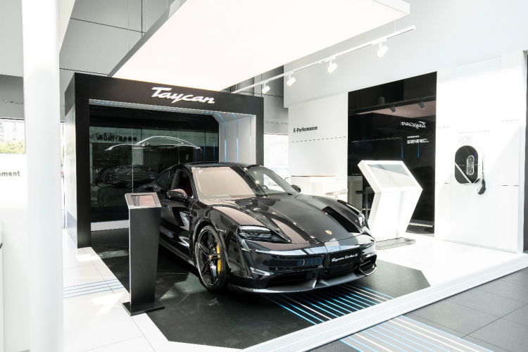 Porsche's new retail concept - 