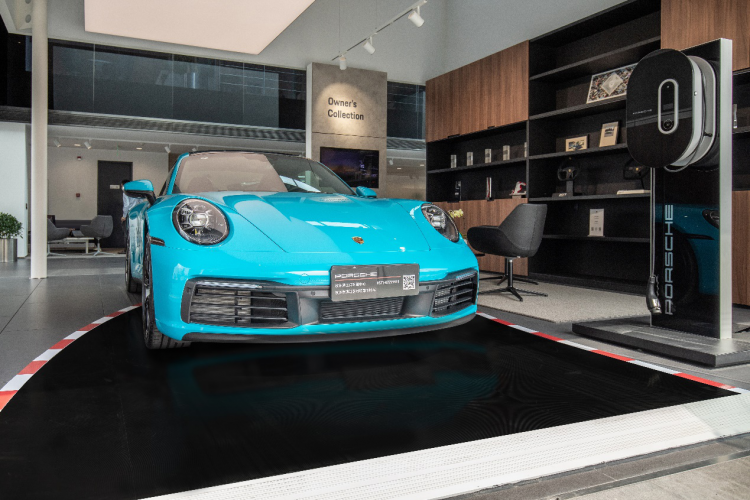 Porsche's new retail concept - 