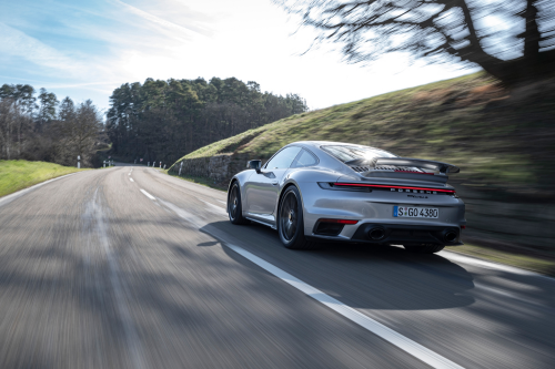 Porsche's operating income in the first quarter increased slightly year-on-year