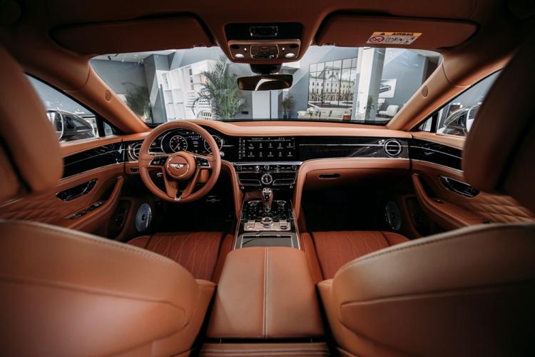 The new Flying Spur interior design integrates technological innovation and classic inheritance