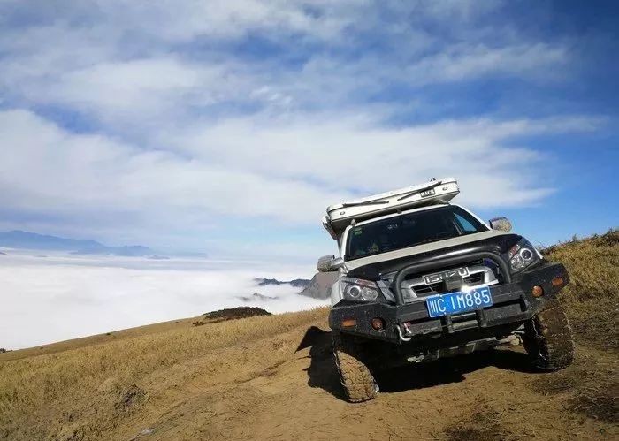 RVBACK off-road RV skating up Ya'an Bald Mountain