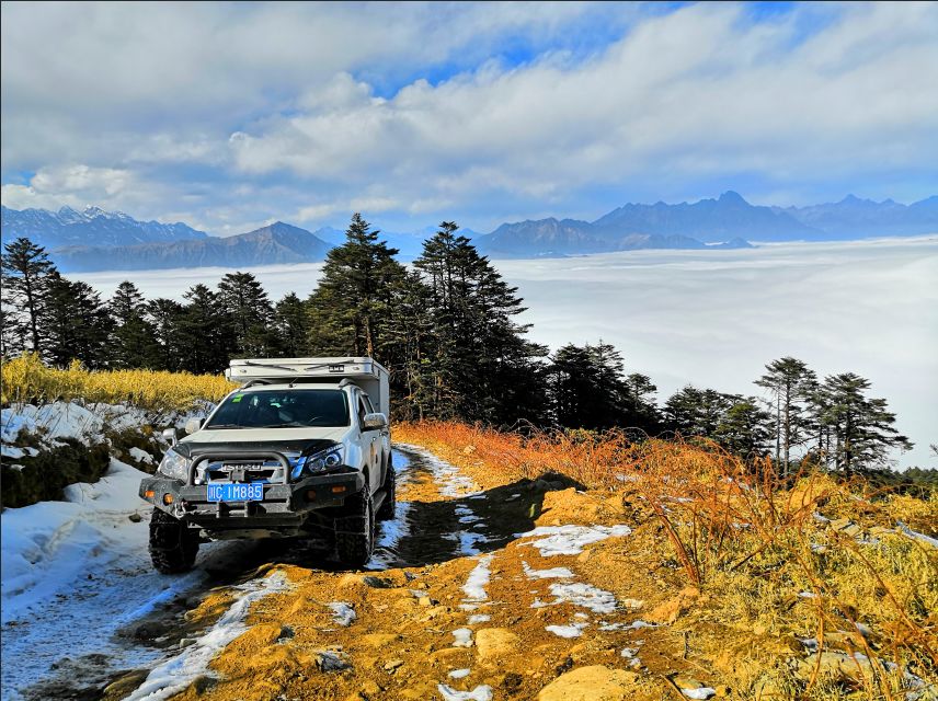 RVBACK off-road RV skating up Ya'an Bald Mountain