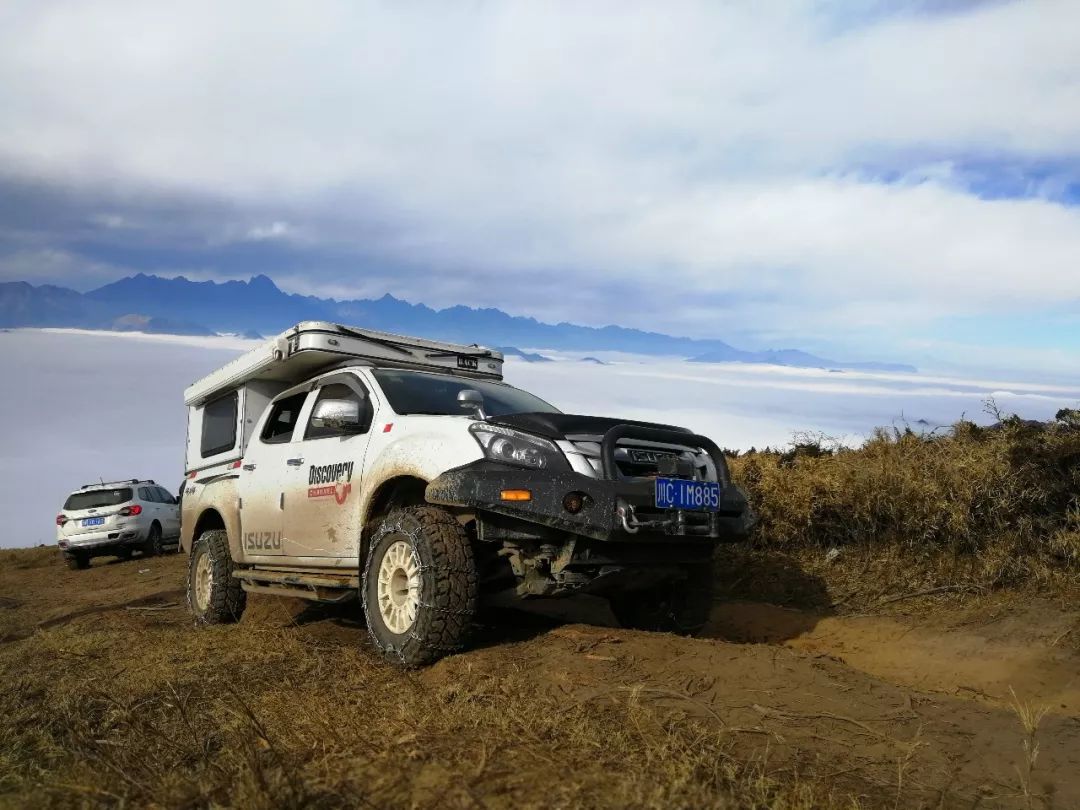 RVBACK off-road RV skating up Ya'an Bald Mountain