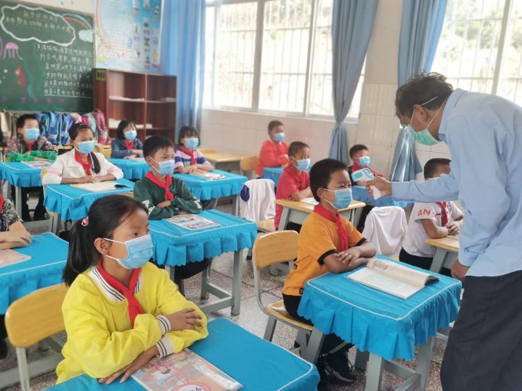 BMW China and BMW Brilliance donated anti-epidemic materials to 44 schools for left-behind children across the country