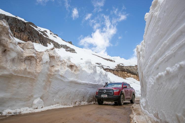 The pre-sale price is 160,000 to 200,000 yuan, and the Great Wall Cannon off-road pickup will help the 2020 Mount Everest elevation measurement