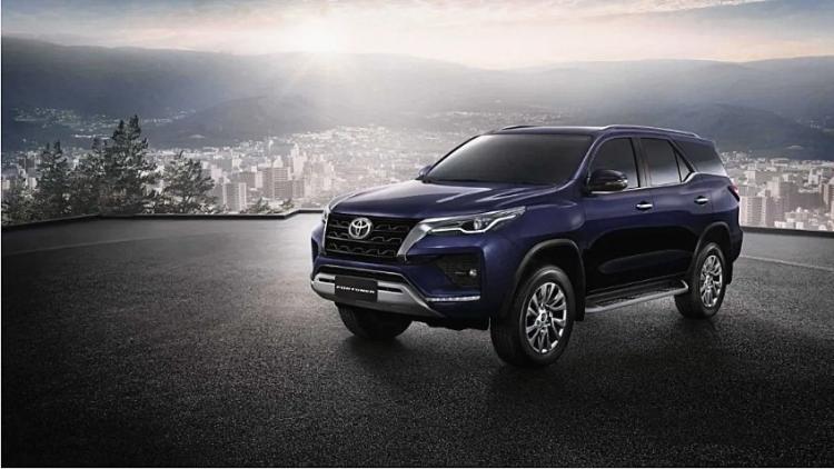 Interpretation of Toyota Fortuner, a Toyota off-road vehicle that is tougher than Prado