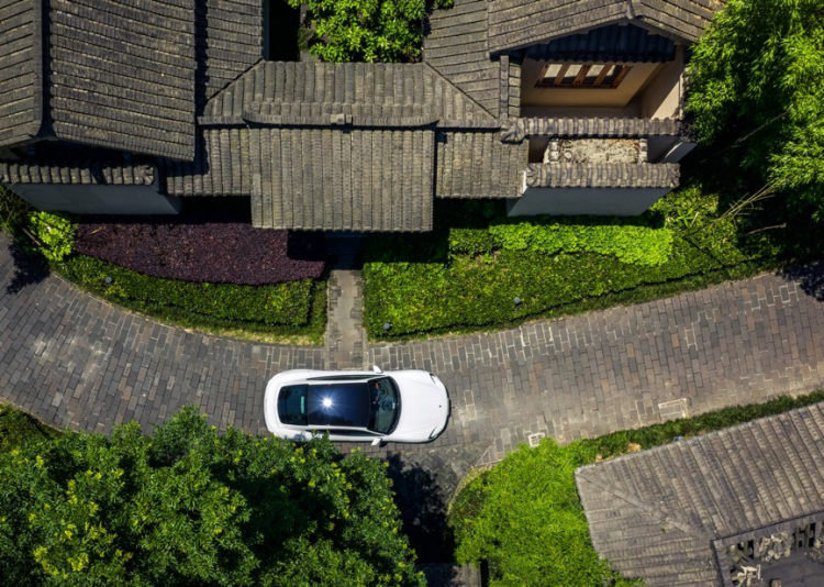 Driven by electricity, the new Porsche Taycan meets Rongcheng, the land of abundance