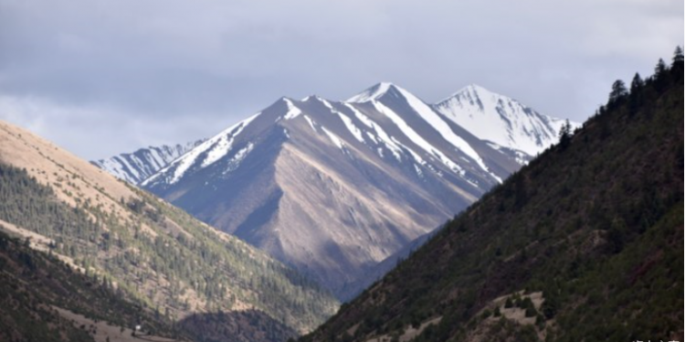 Riding alone in Xinjiang and Tibet, a 15,000-kilometer dream-seeking trip