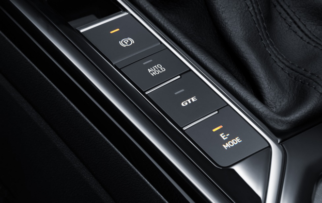 First-class sense of control, safety and peace of mind, the multi-faceted experience of the Passat plug-in hybrid version
