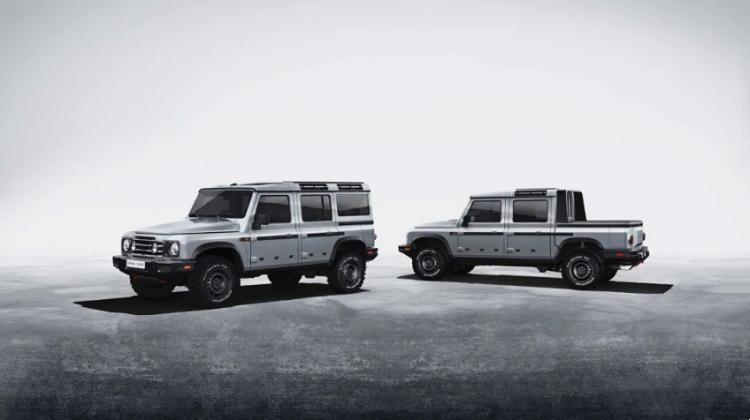 The new Land Rover Defender is the old Defender of the slag INEOS in front of it