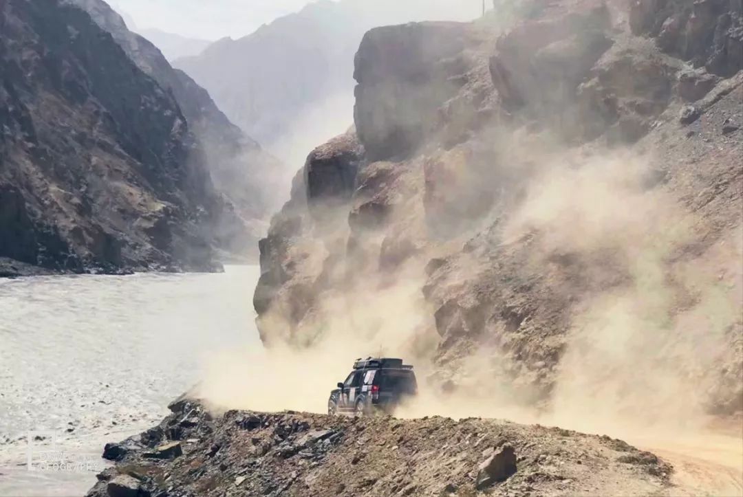 In terms of danger and beauty, Bingchacha is not inferior. Is this mysterious ancient road in Xinjiang about to be submerged?