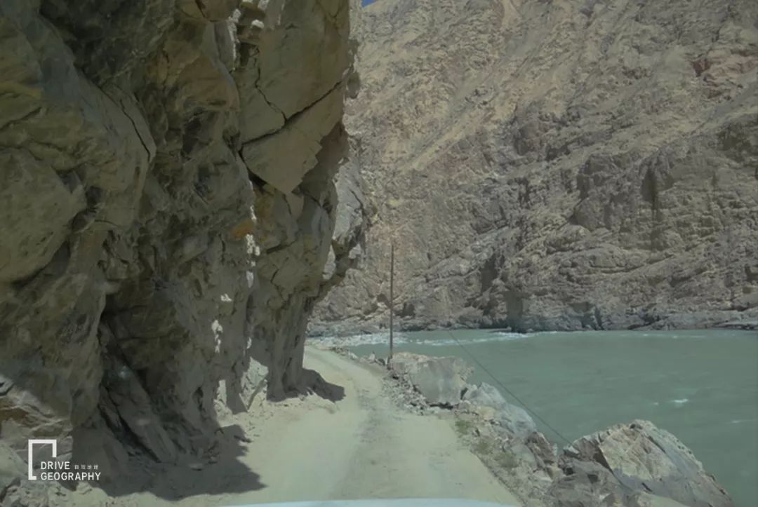 In terms of danger and beauty, Bingchacha is not inferior. Is this mysterious ancient road in Xinjiang about to be submerged?